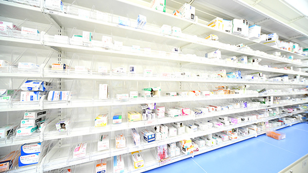 薬局くすりの福太郎　宮久保4丁目店の薬棚