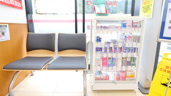 薬局くすりの福太郎　西早稲田店の待合スペース