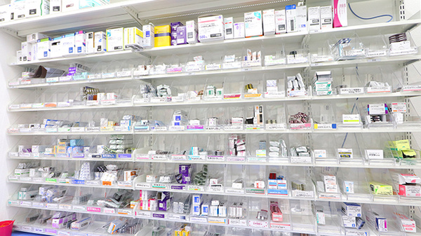 薬局くすりの福太郎　西早稲田店の薬棚