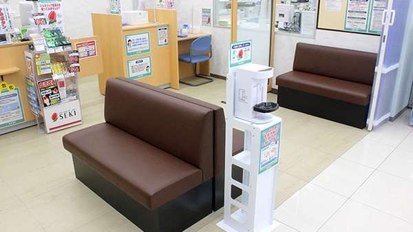 セキ薬局　三室店の待合スペース