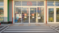 調剤薬局ツルハドラッグ南国中央店の入口