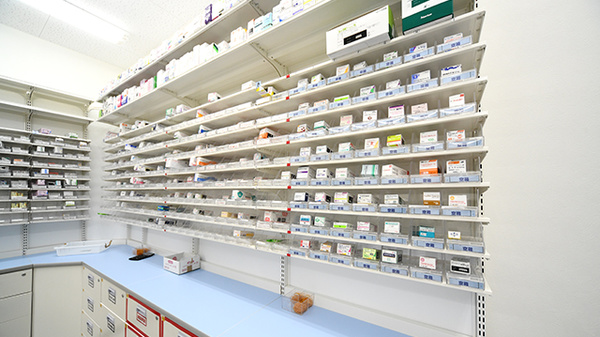 スギ薬局　大宮宮原店の薬棚