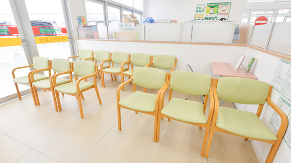 スギ薬局　小牧南店の待合スペース