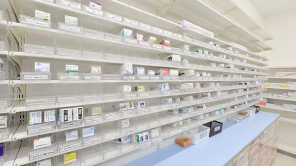 スギ薬局　小牧南店の薬棚