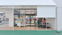 スギ薬局　赤江店の入口