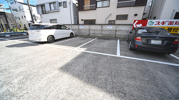 スギ薬局　白幡店の駐車場