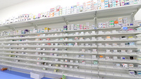 スギ薬局　足立六月店の薬棚