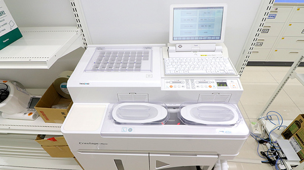 スギ薬局　足立六月店の調剤器具