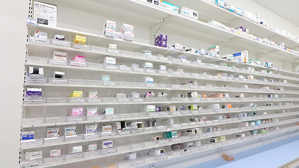 スギ薬局　相模が丘北店の薬棚