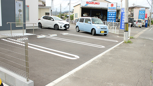 名取調剤薬局の駐車場