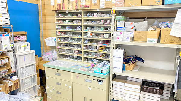 三咲グリーン薬局の薬棚