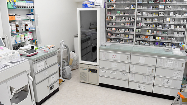 昭和薬局 井荻２号店の調剤室