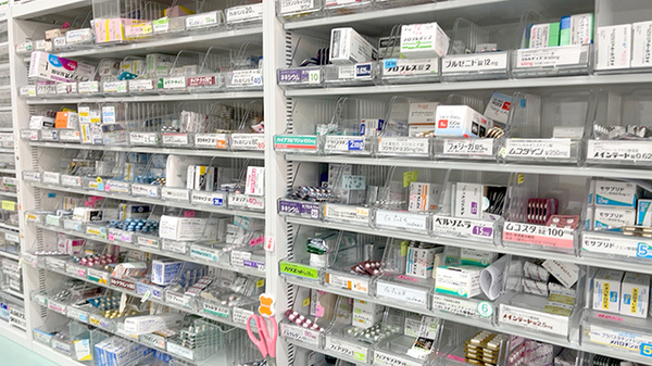 ヤマグチ薬局千代田店の薬棚
