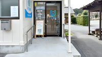美山ゆう薬局の入口