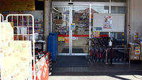 アカカベ薬局　寺方店の入口