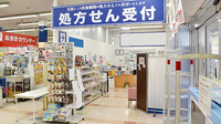 アカカベ薬局　寺方店の入口