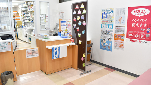 アカカベ薬局　寺方店の受付/カウンター