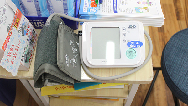 薬師堂薬局の血圧計