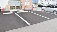 ビヨンド中御所薬局の駐車場