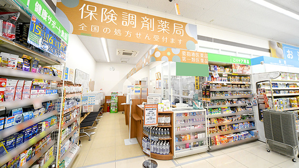 調剤薬局ツルハドラッグ北茨城大津店の入口