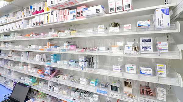 薬局くすりの福太郎　新検見川店の薬棚
