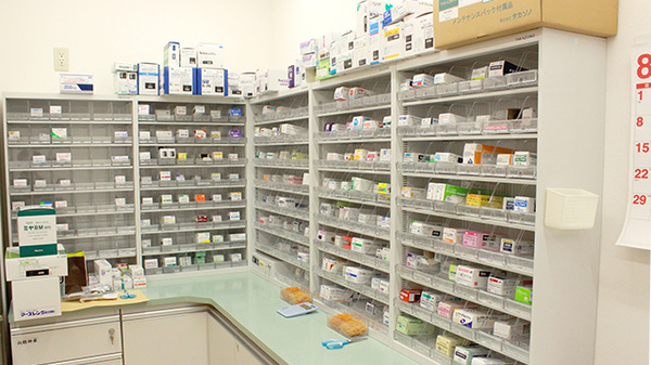 中央薬局藤沢店の薬棚