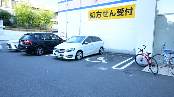 ツルハ薬局浅間町店の駐車場