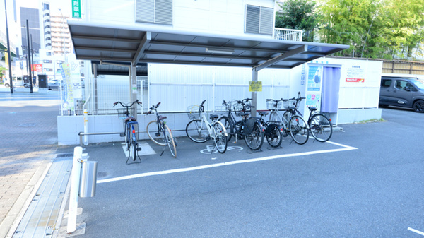 ツルハ薬局浅間町店の駐輪場