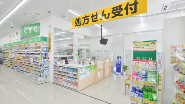 スギ薬局　上植野店の入口