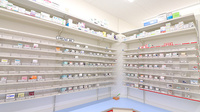 スギ薬局　桜ケ丘店の薬棚