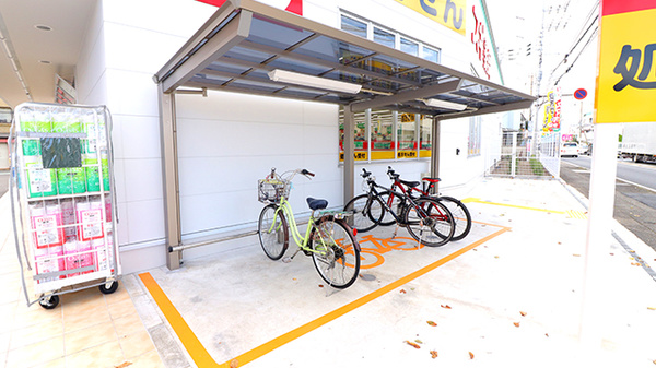 スギ薬局　桜ケ丘店の駐輪場