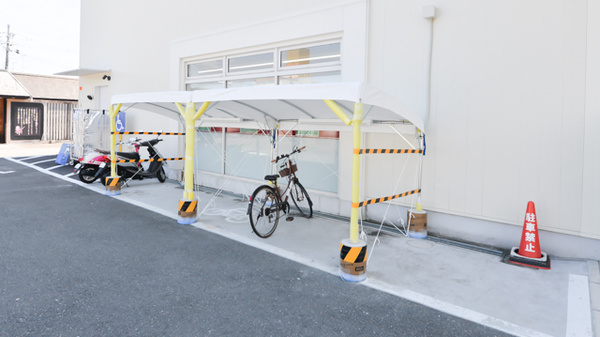 スギ薬局　桂五条店の駐輪場