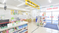 スギ薬局　茨木平田店の入口