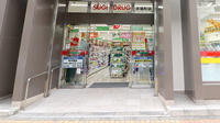 スギ薬局　茅場町店の入口