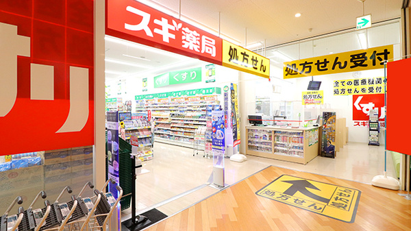スギ薬局　川越藤間店の入口
