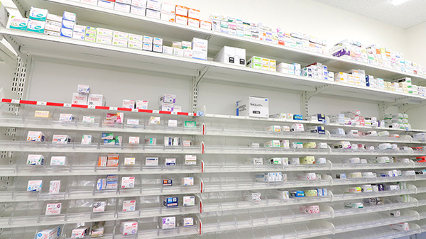 スギ薬局　川越藤間店の薬棚
