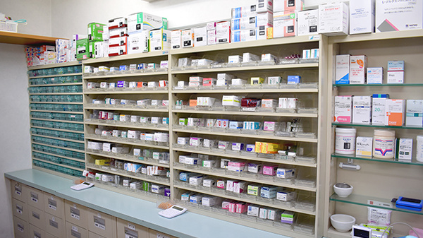 やまもと薬局　新ひだか店の薬棚