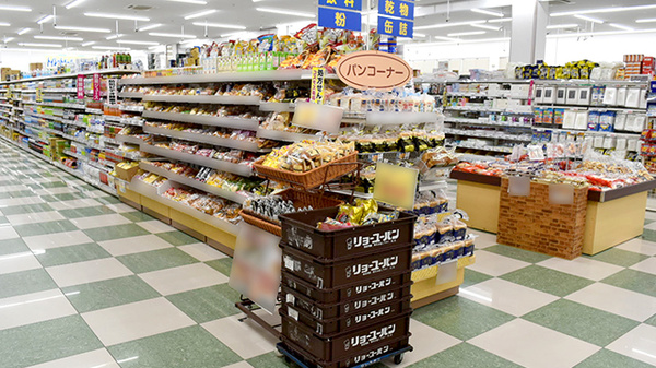 コスモス調剤薬局　阿波店のイーストフード
