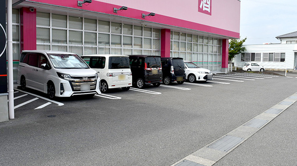 コスモス調剤薬局　阿波店の駐車場