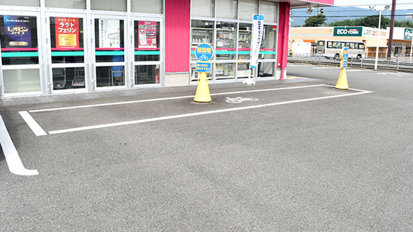 コスモス調剤薬局　阿波店の駐輪場