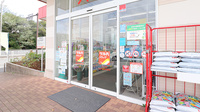 調剤薬局ツルハドラッグ藤沢菖蒲沢店の入口