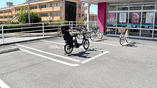 コスモス調剤薬局　井吹台店の駐輪場