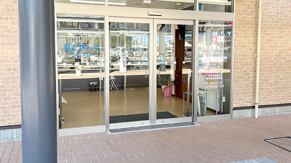 トマト薬局　佐古店の入口