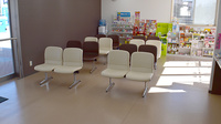 トマト薬局　佐古店の待合スペース