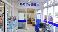 マルエ薬局玉村福島店の入口