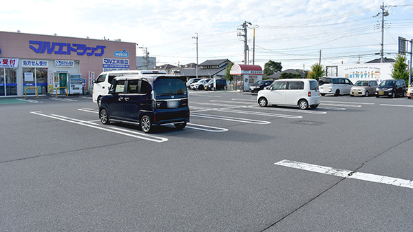 マルエ薬局玉村福島店の駐車場