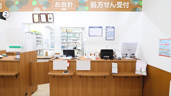 薬局くすりの福太郎　市川駅前店の受付/カウンター