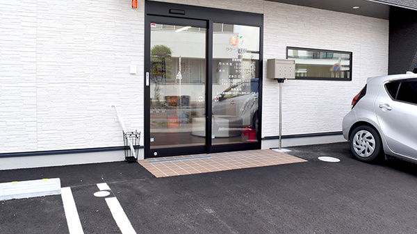 リリーフ薬局碧南中央店の入口