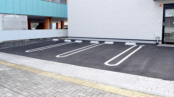 リリーフ薬局碧南中央店の駐車場