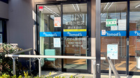 薬局トモズ瀬谷本郷店の入口